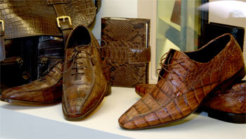Eleganti scarpe da uomo in pelle di coccodrillo e caimano